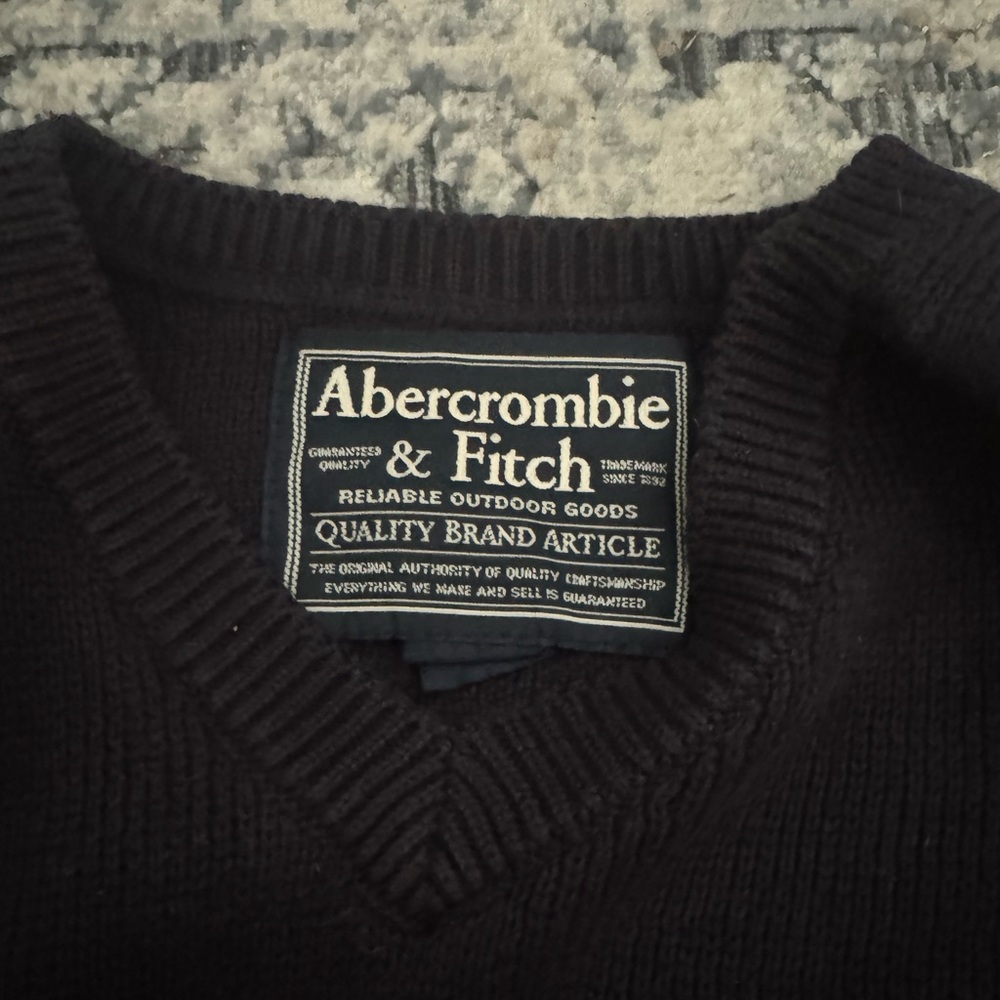 Abercrombie & Fitch Men's Dark Gray V-Neck Sweater
